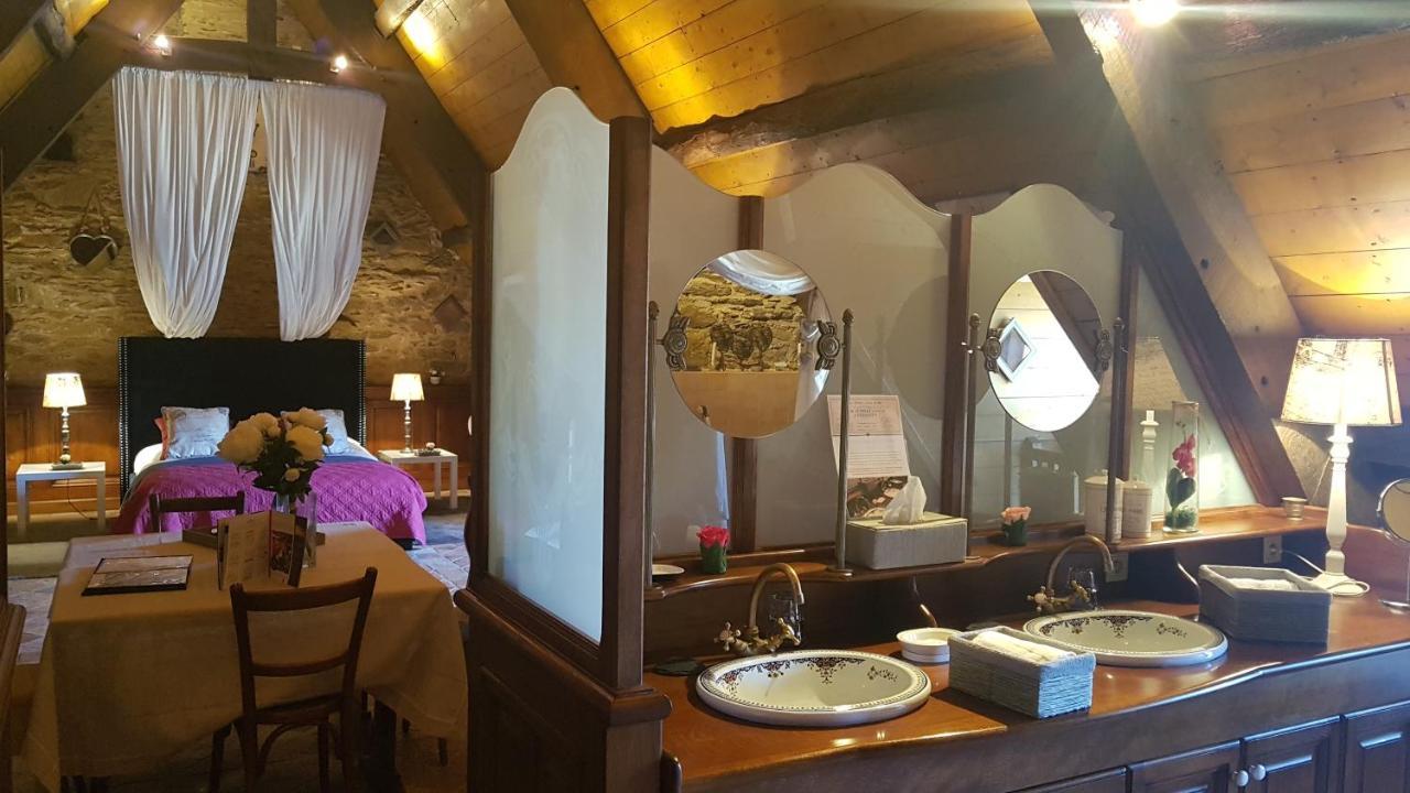 Le Cafe Du Village - Bar A Cocktails & A Ambiance Лоэак Экстерьер фото