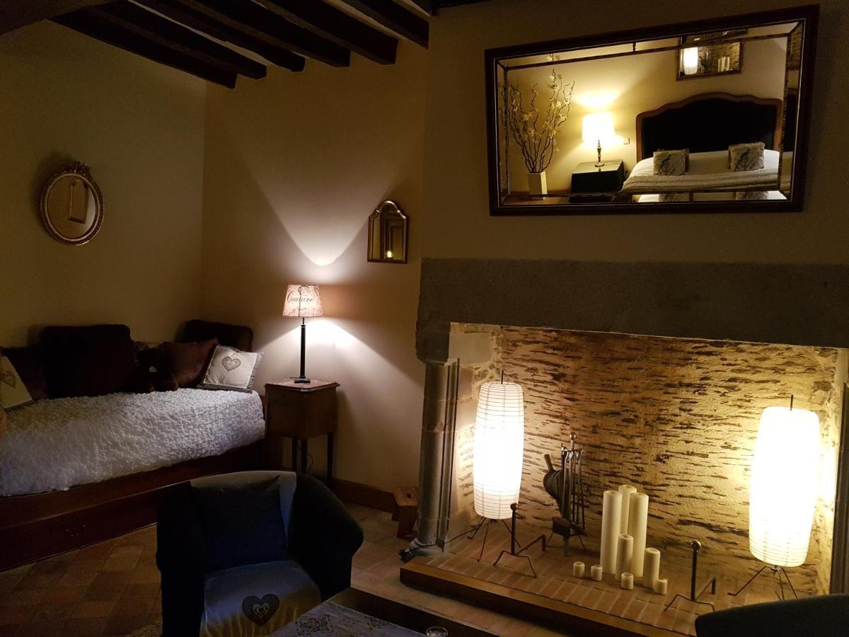 Le Cafe Du Village - Bar A Cocktails & A Ambiance Лоэак Экстерьер фото
