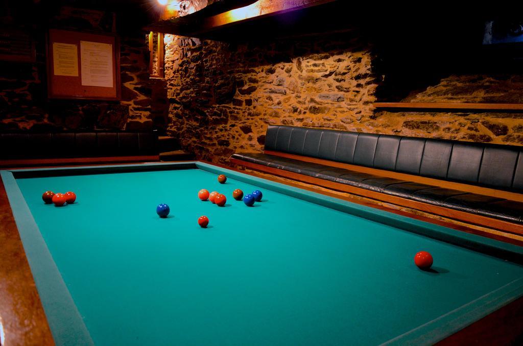 Le Cafe Du Village - Bar A Cocktails & A Ambiance Лоэак Экстерьер фото