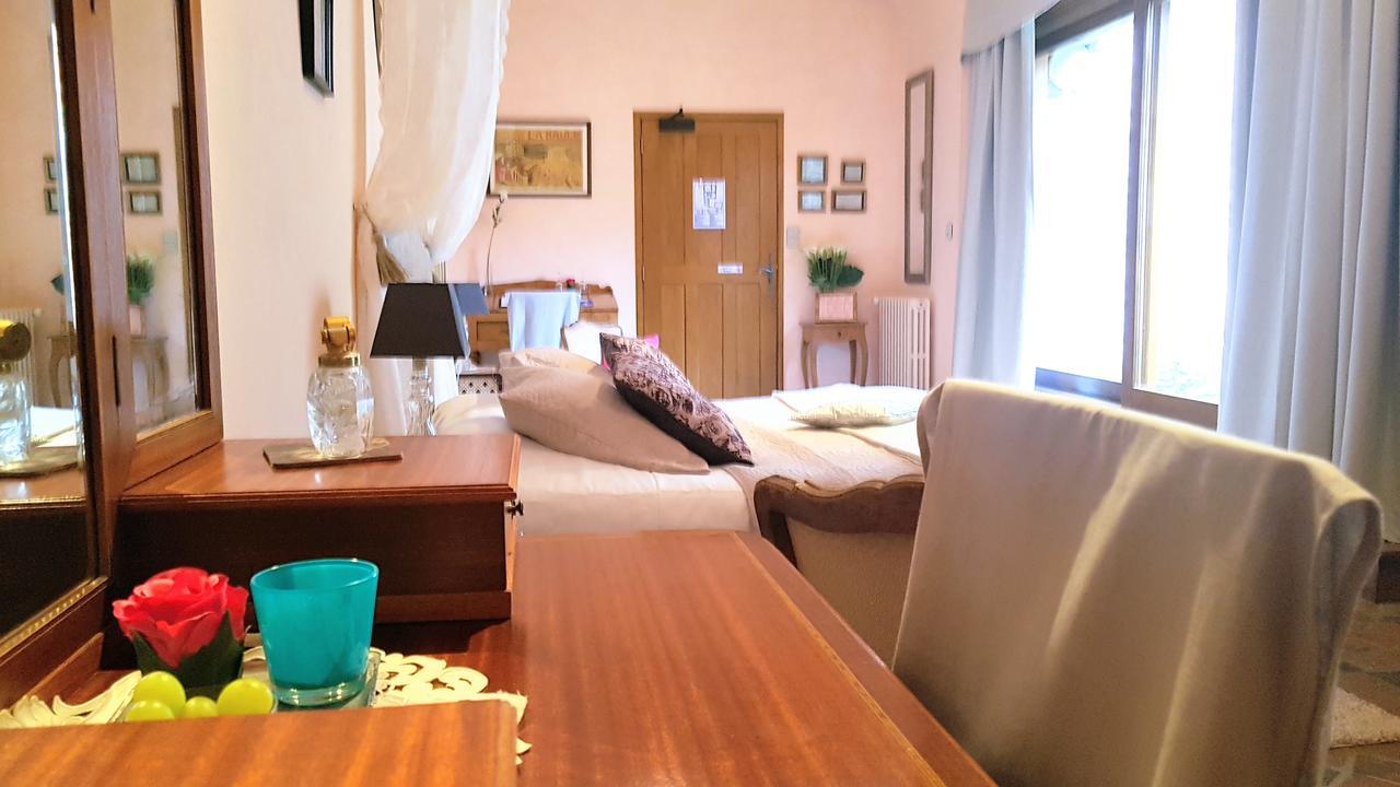 Le Cafe Du Village - Bar A Cocktails & A Ambiance Лоэак Экстерьер фото
